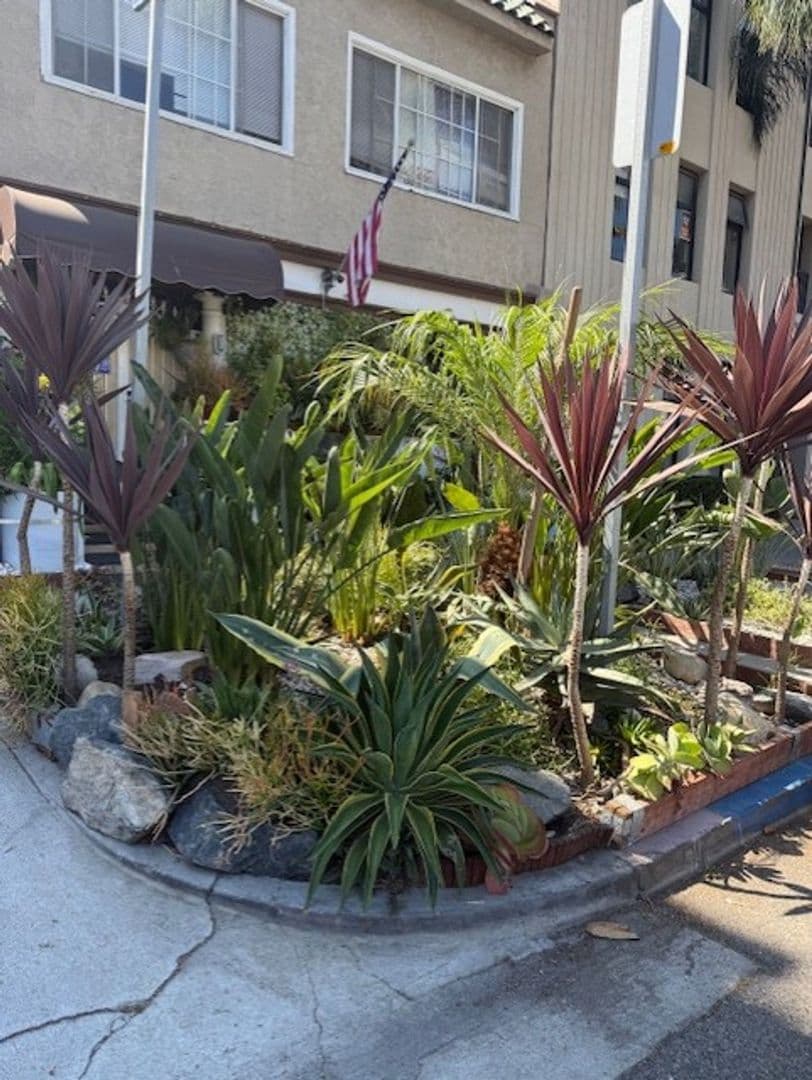 Long Beach Apartment: 225 Atlantic Ave