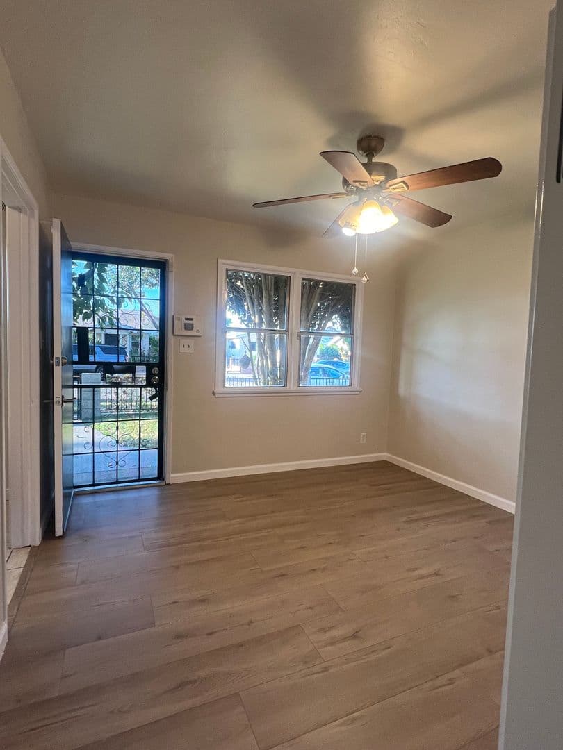Long Beach Apartment: 1970 Martin Luther King Jr Ave