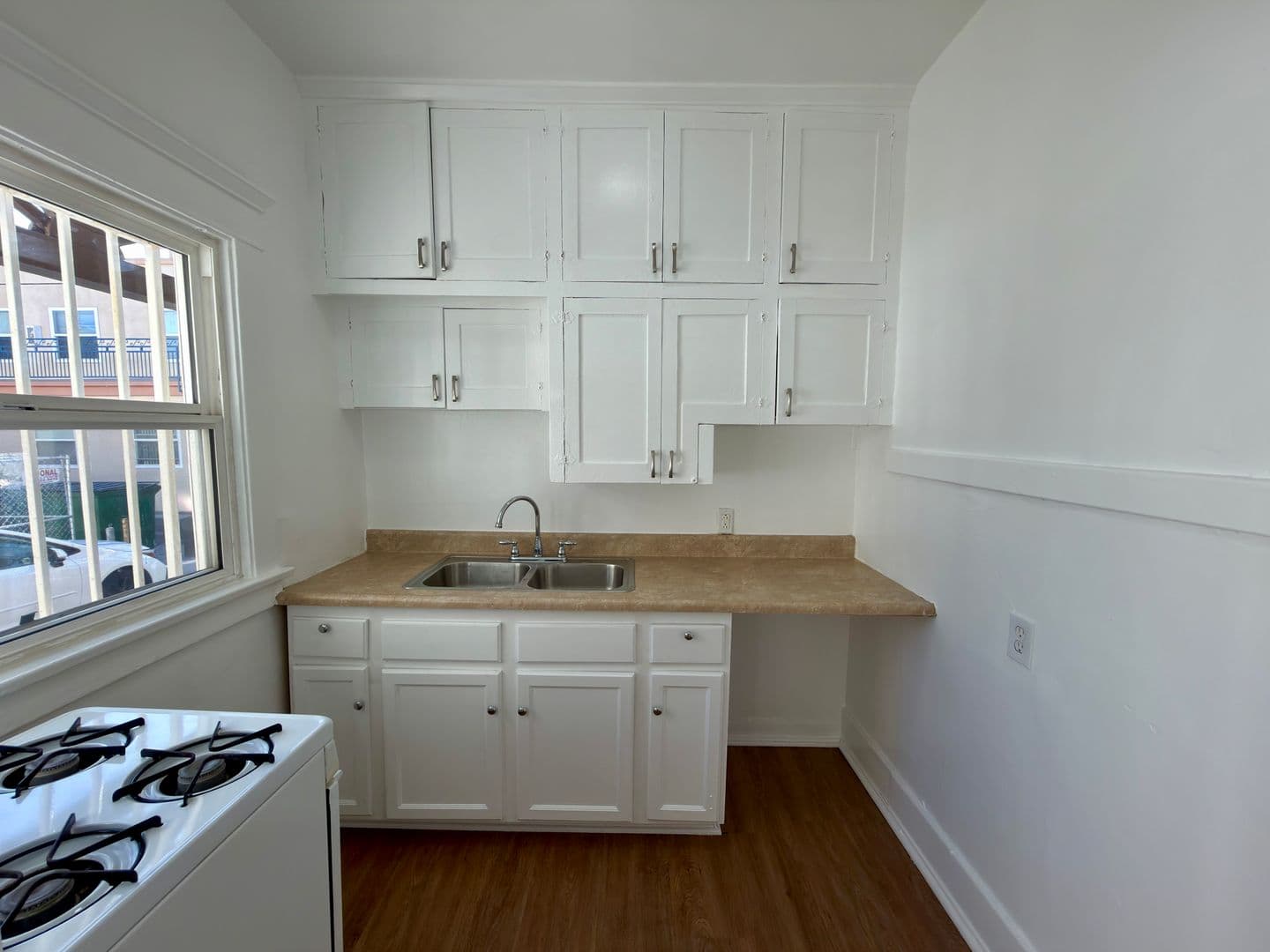 Long Beach Apartment: 225 Atlantic Ave
