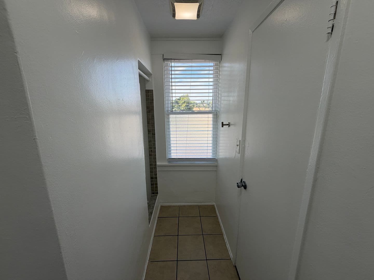 Long Beach Apartment: 1350 E Hellman Street