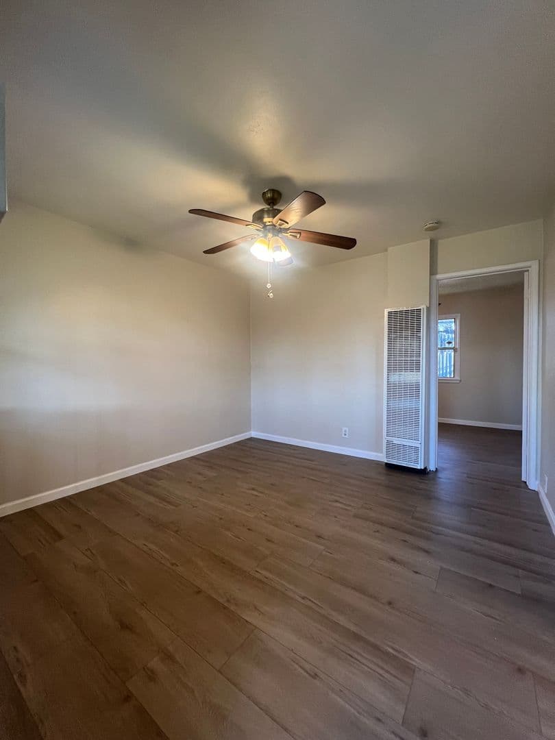 Long Beach Apartment: 1970 Martin Luther King Jr Ave