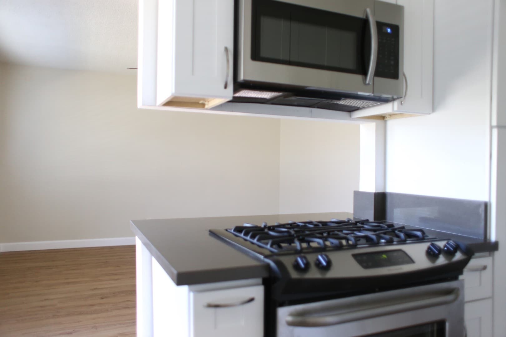 Downey Apartment: 11620 Bellflower Blvd