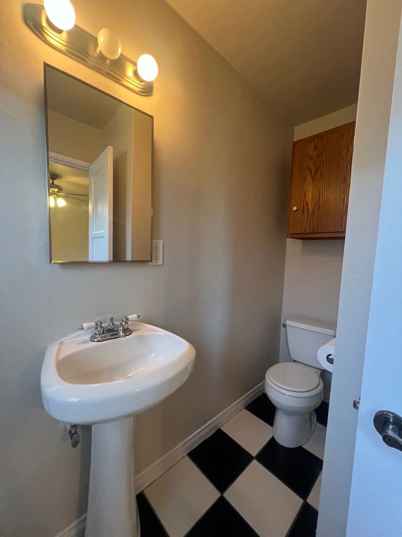 Long Beach Apartment: 1970 Martin Luther King Jr Ave