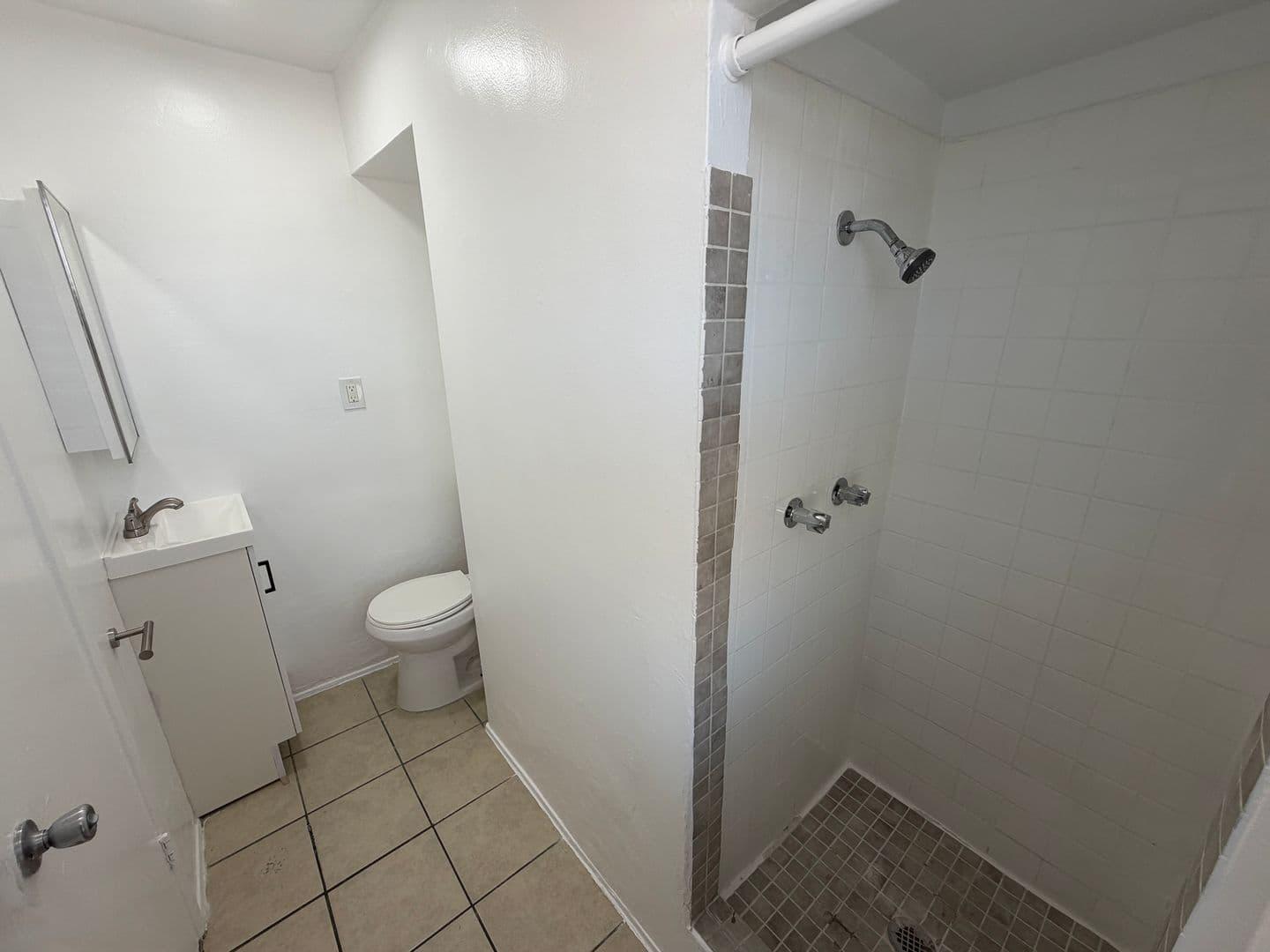 Long Beach Apartment: 1350 E Hellman Street