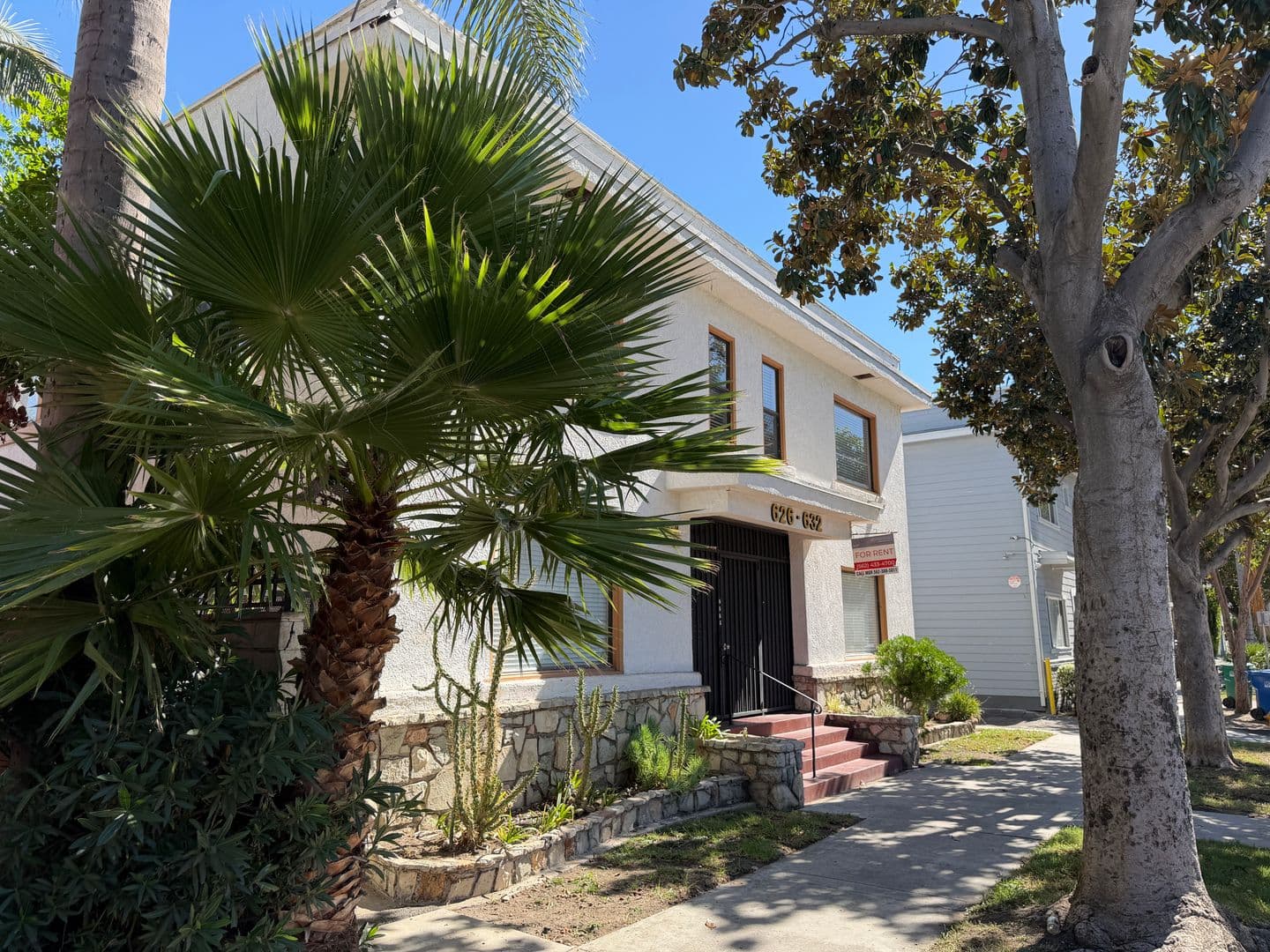 Long Beach Apartment: 626-632 1/2 Linden Ave