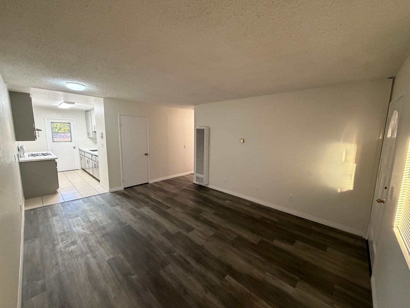 Long Beach Apartment: 2277 Earl Ave