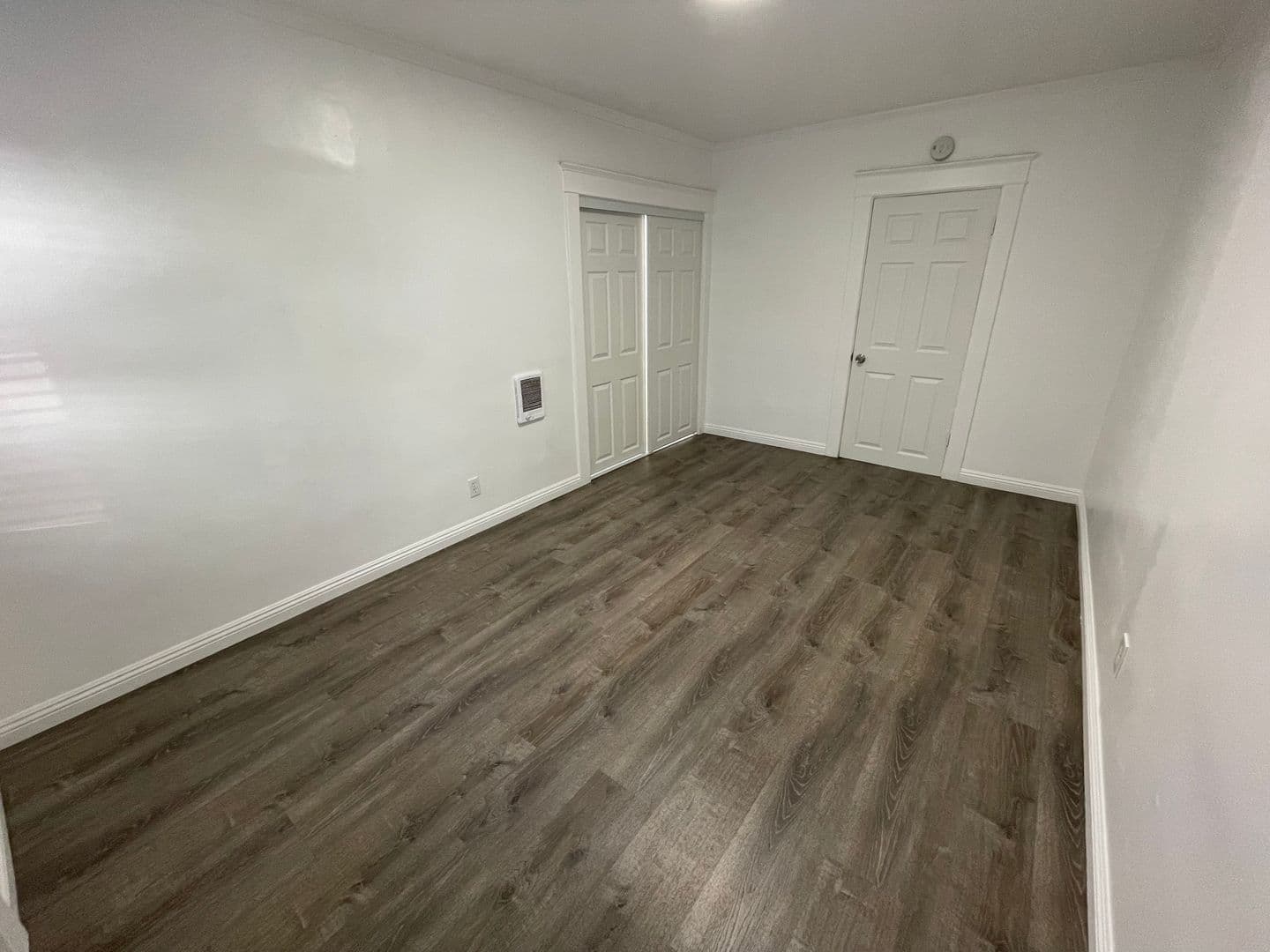 Long Beach Apartment: 417 W 10th St