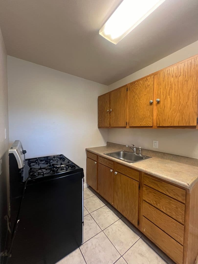 Long Beach Apartment: 1970 Martin Luther King Jr Ave