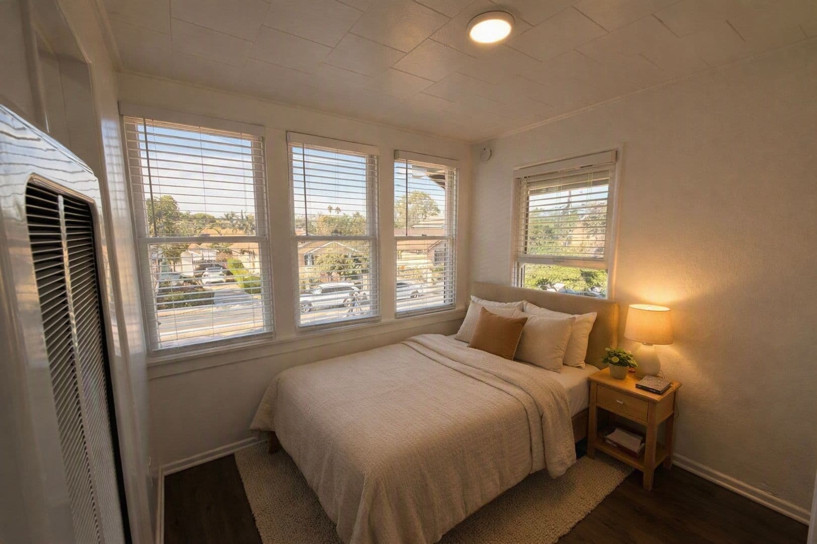 Long Beach Apartment: 1350 E Hellman Street