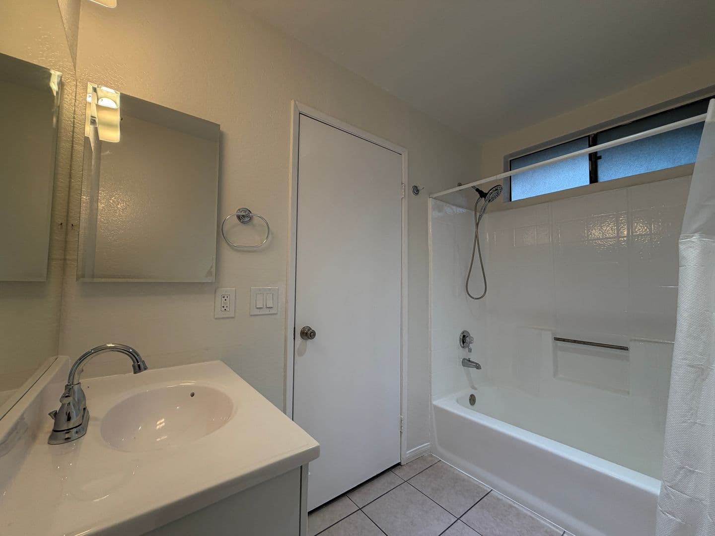 Long Beach Apartment: 2277 Earl Ave