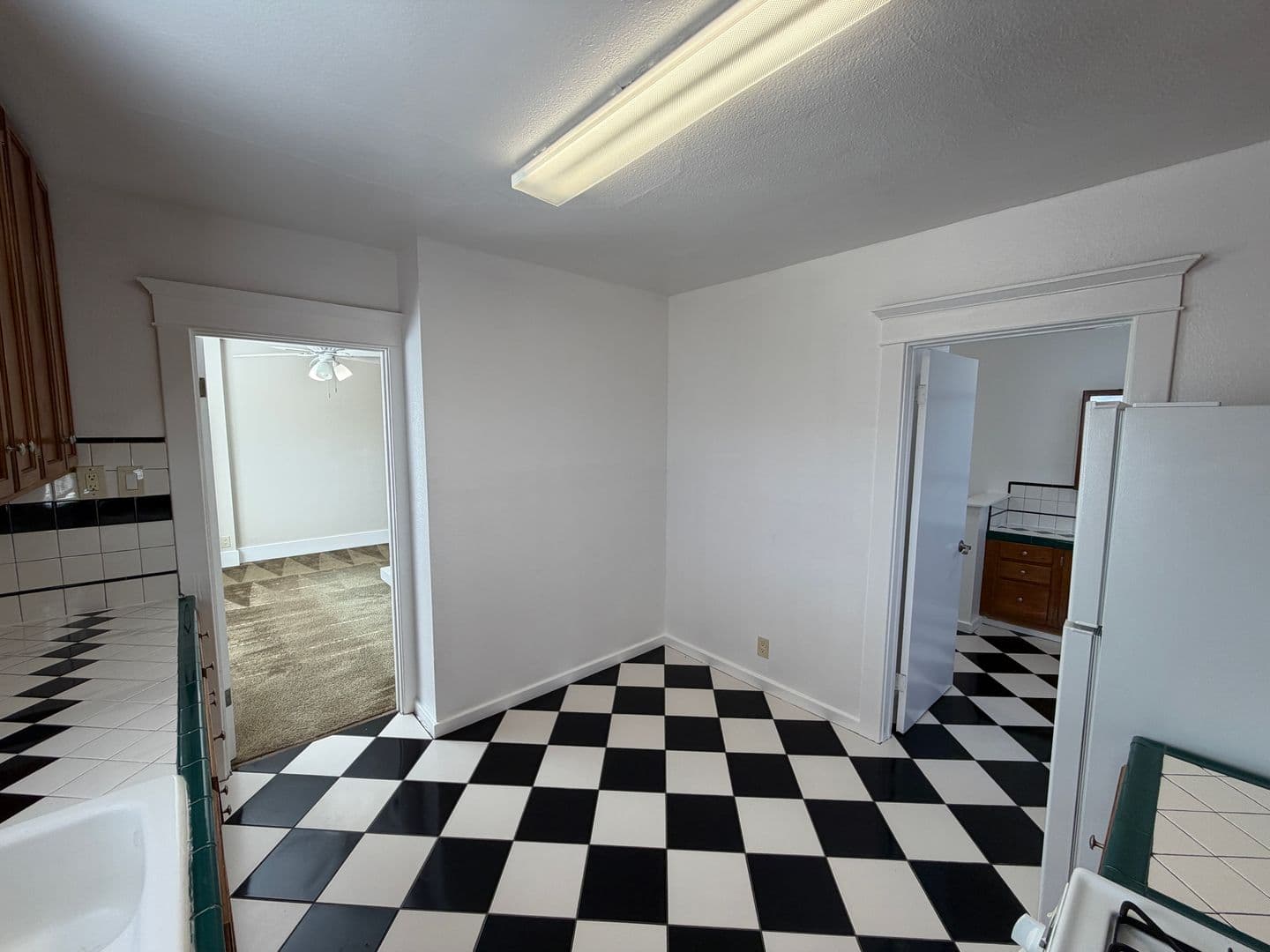 Long Beach Apartment: 626-632 1/2 Linden Ave