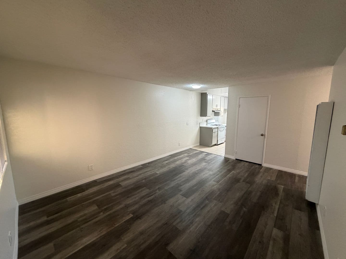 Long Beach Apartment: 2277 Earl Ave