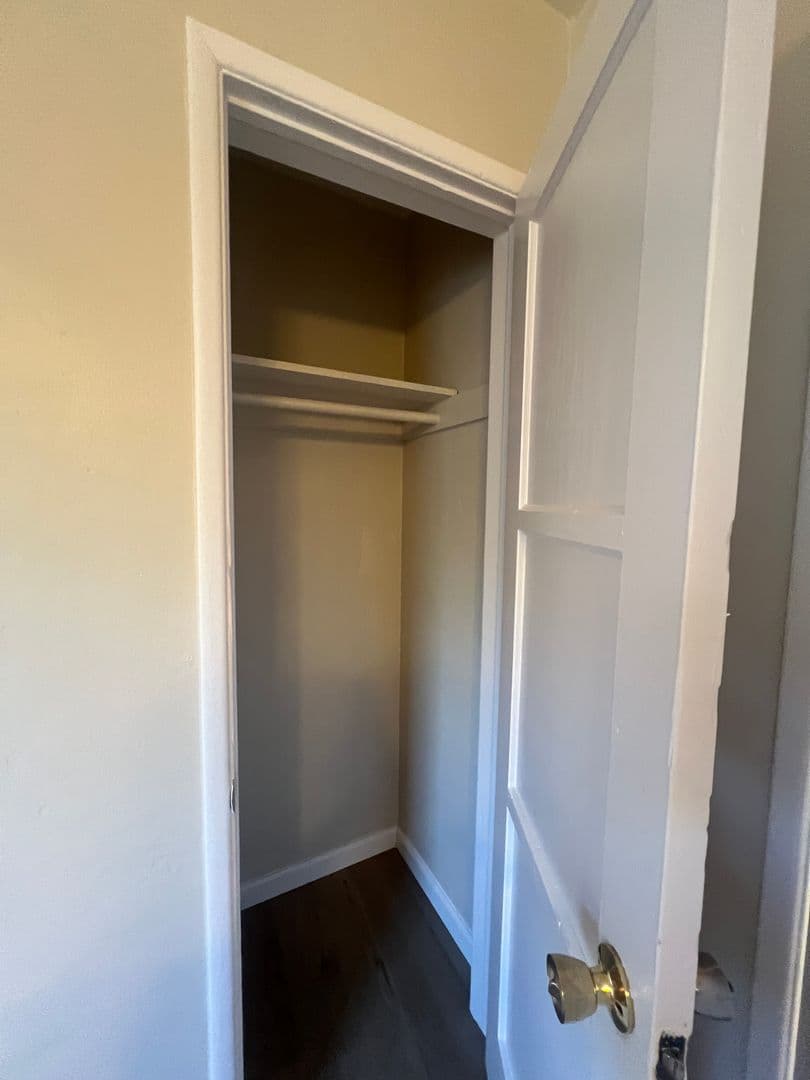 Long Beach Apartment: 1970 Martin Luther King Jr Ave