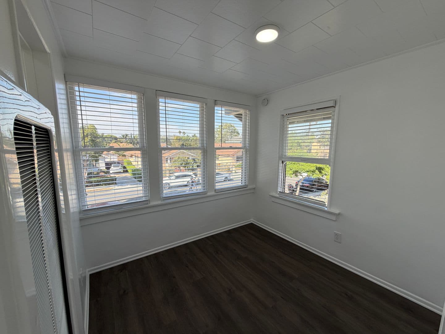 Long Beach Apartment: 1350 E Hellman Street