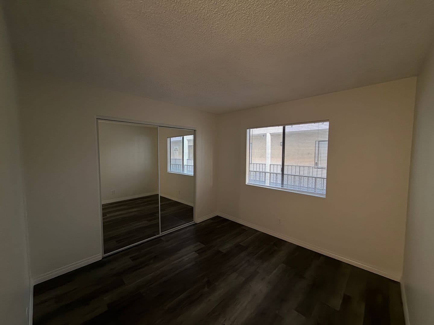 Long Beach Apartment: 2277 Earl Ave