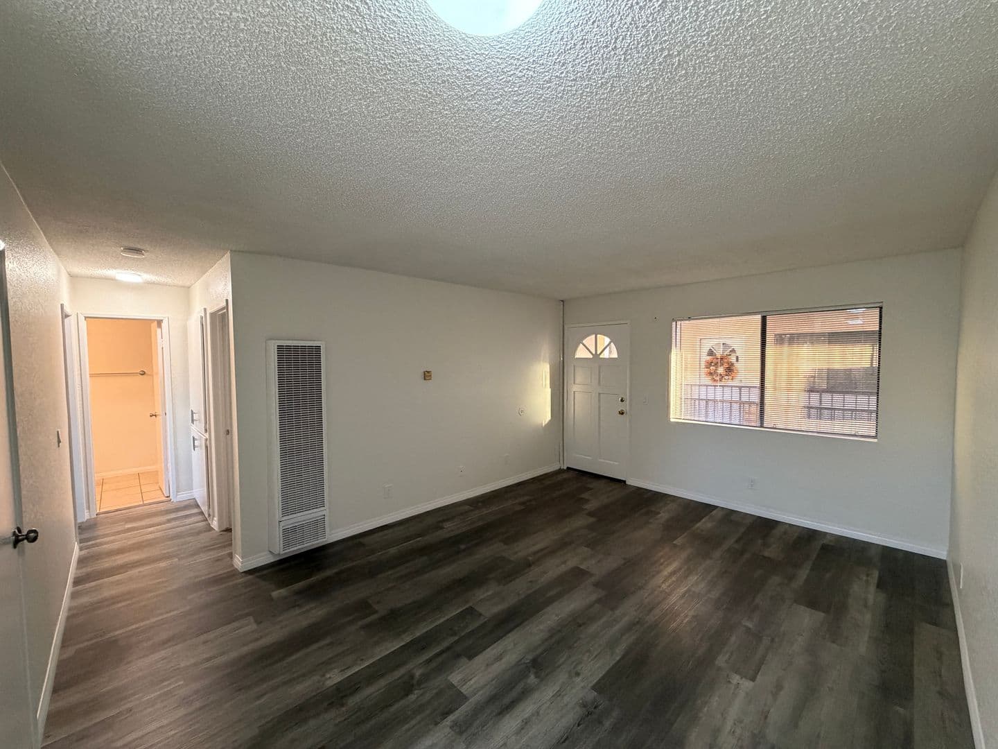 Long Beach Apartment: 2277 Earl Ave
