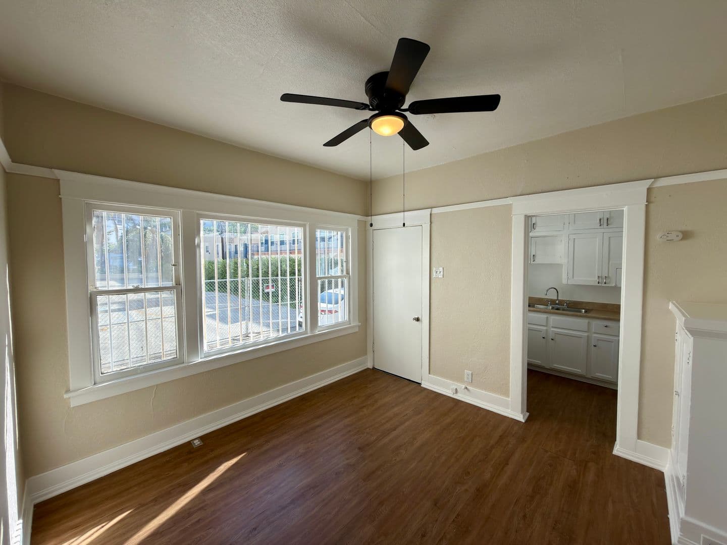 Long Beach Apartment: 225 Atlantic Ave
