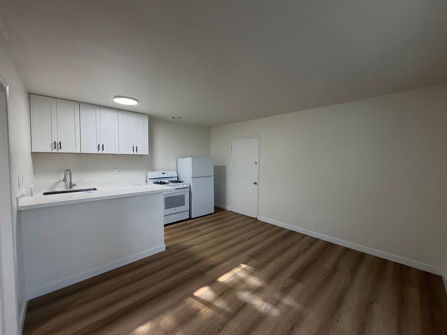 Long Beach Apartment: 968 N Loma Vista Dr