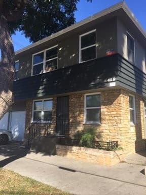 Long Beach Apartment: 429 W 8th St.