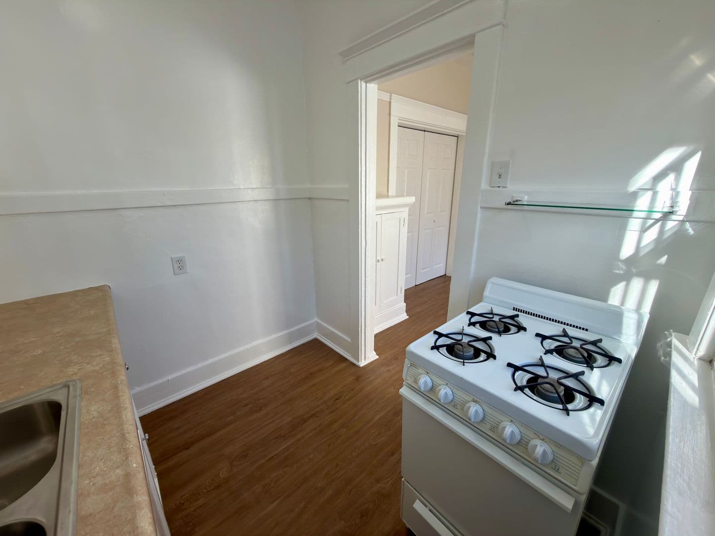 Long Beach Apartment: 225 Atlantic Ave