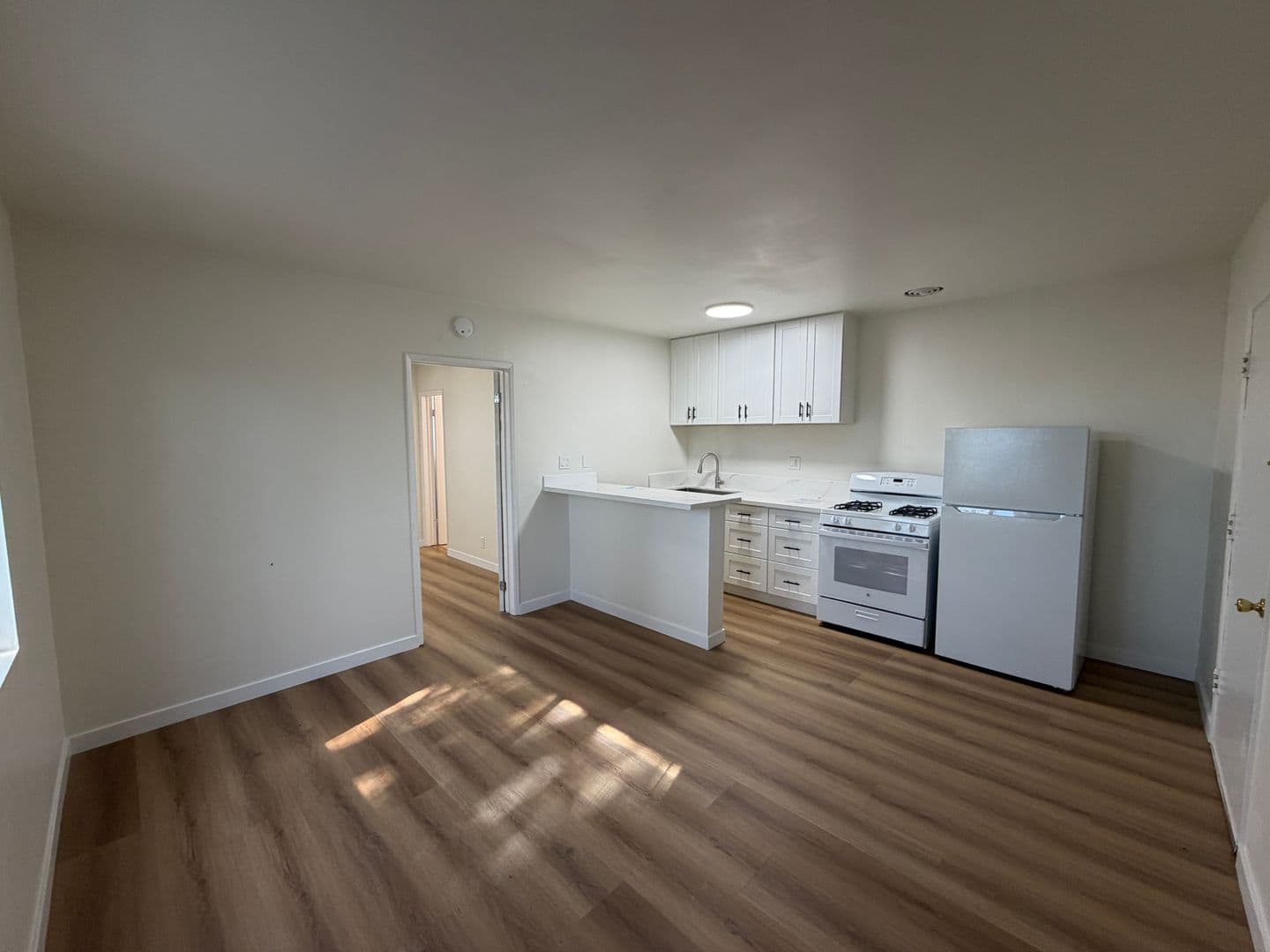 Long Beach Apartment: 968 N Loma Vista Dr