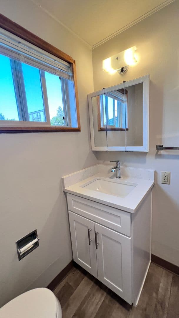 Medical Lake Apartment: 423 E. Lake St.