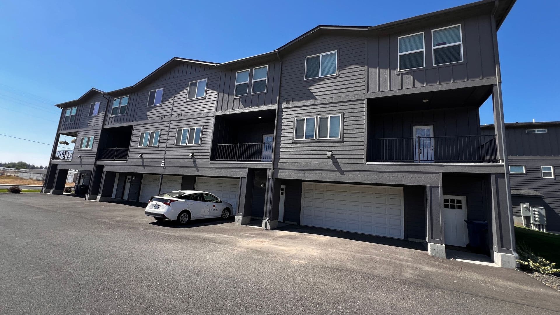 Deer Park Apartment: 21 E. H Street - B