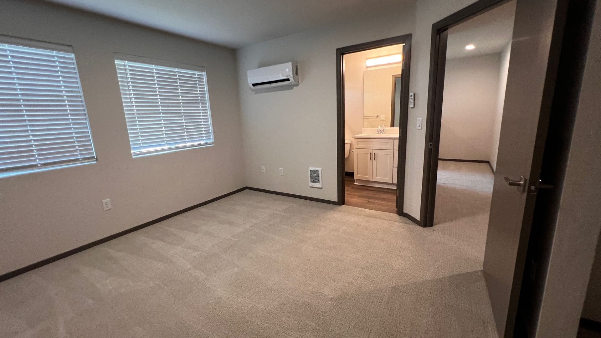 Deer Park Apartment: 21 E. H Street - B