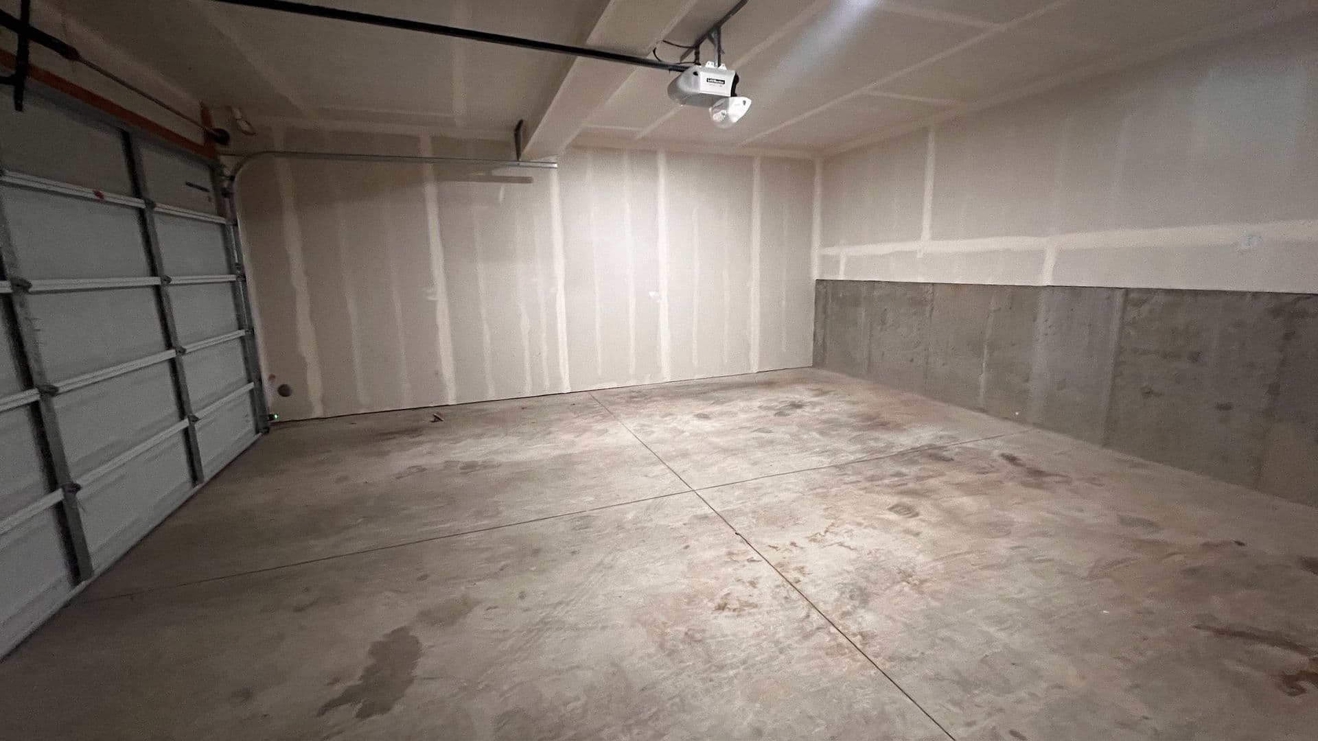 Deer Park Apartment: 21 E. H Street - B