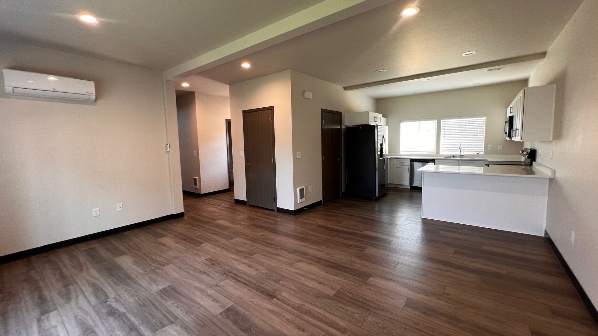 Deer Park Apartment: 21 E. H Street - B
