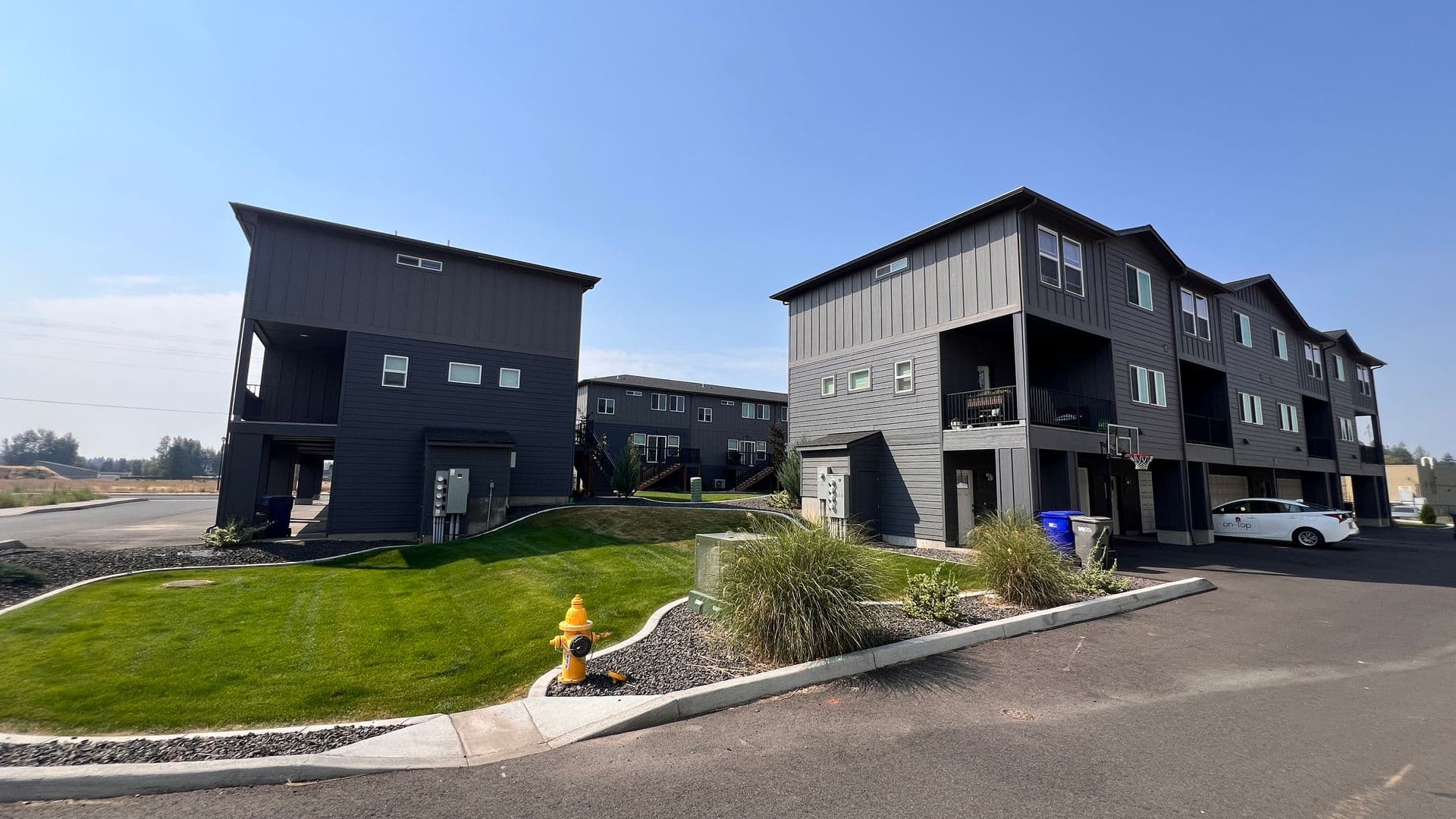 Deer Park Apartment: 21 E. H Street, Bldg C