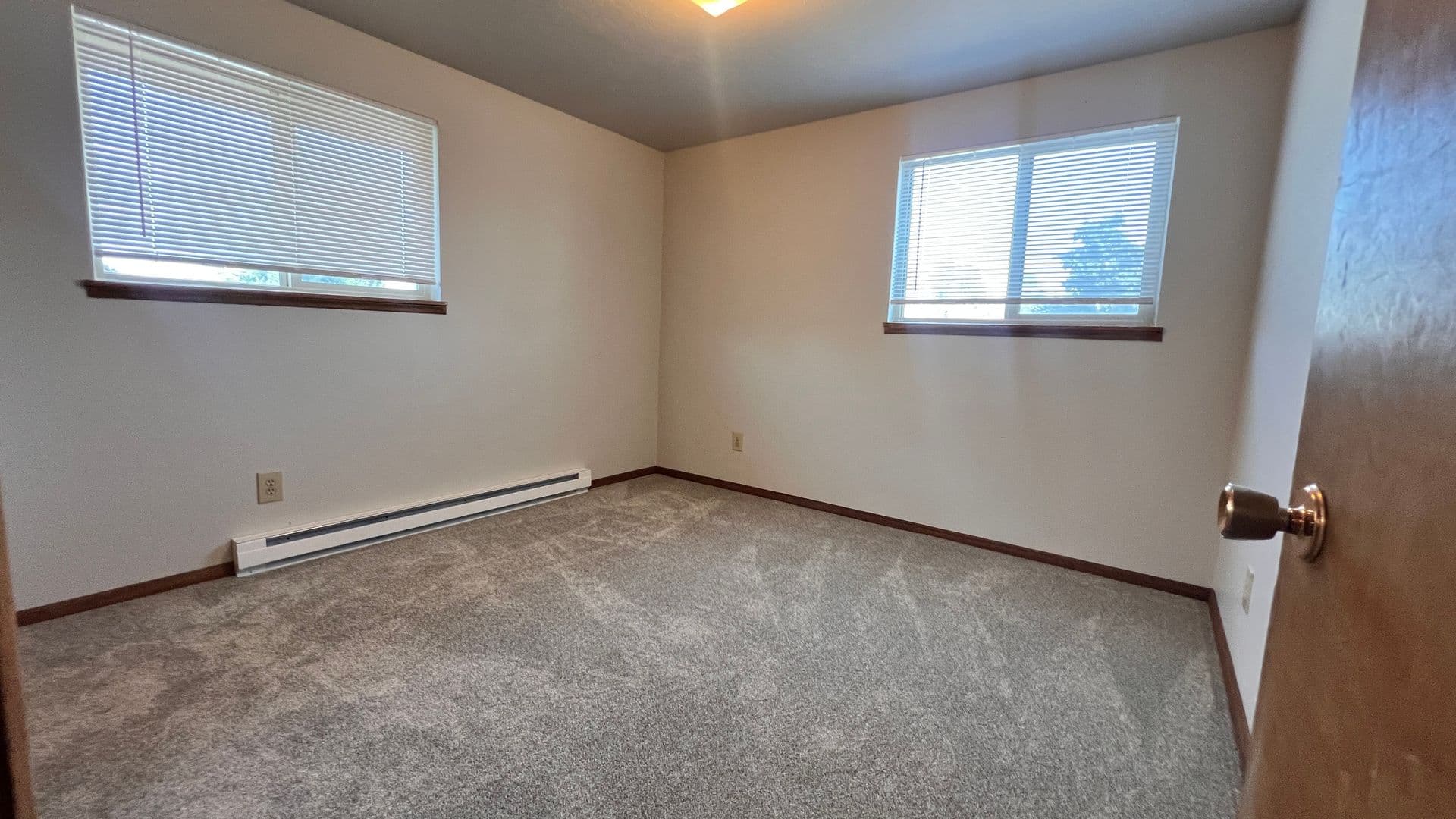Medical Lake Apartment: 423 E. Lake St.