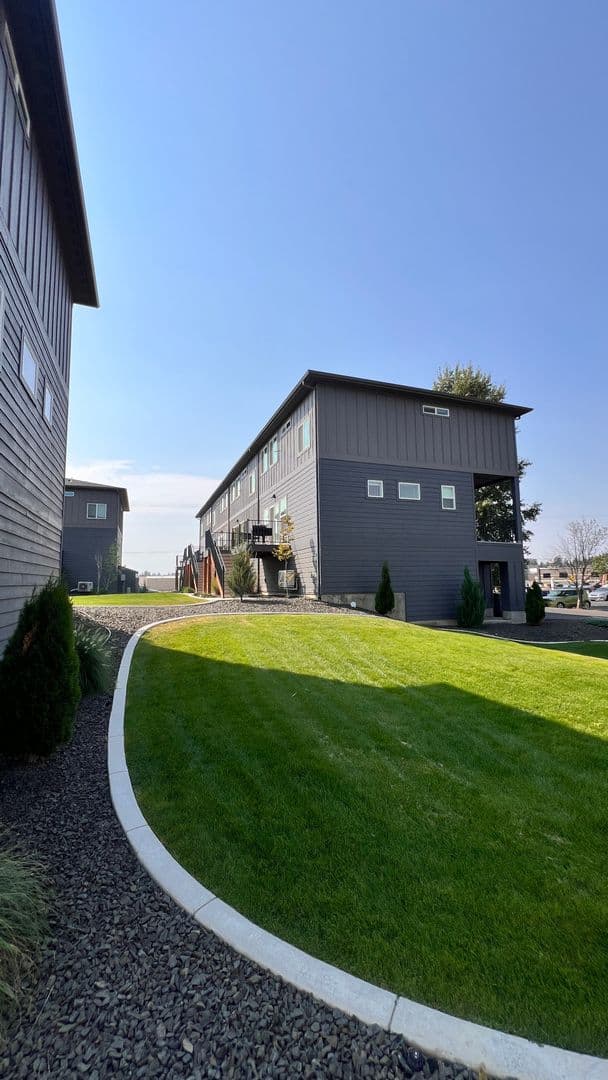 Deer Park Townhome: 21 E. H Street - A