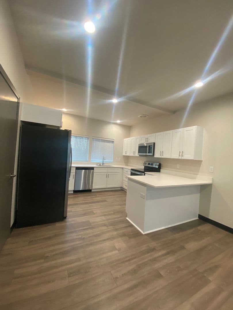 Deer Park Townhome: 21 E. H Street - A