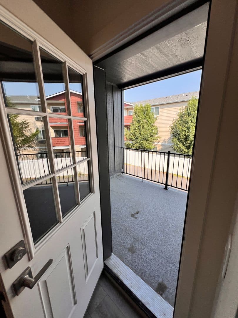Deer Park Townhome: 21 E. H Street - A