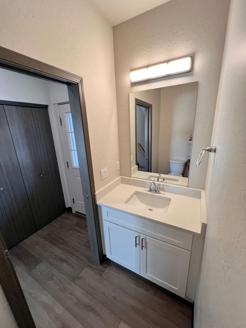 Deer Park Apartment: 21 E. H Street, Bldg C