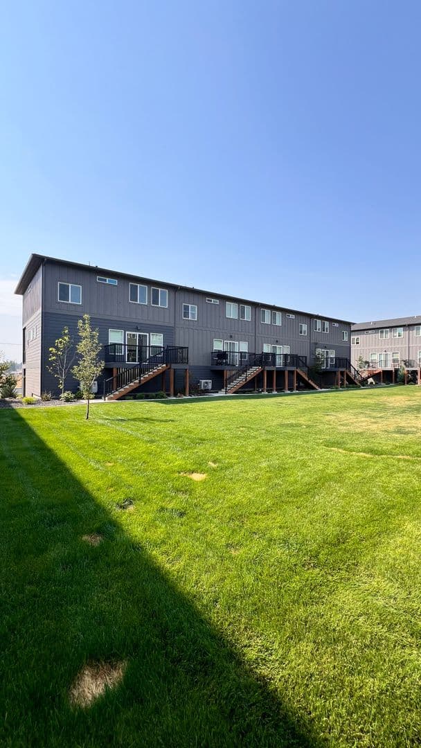 Deer Park Apartment: 21 E. H Street, Bldg C