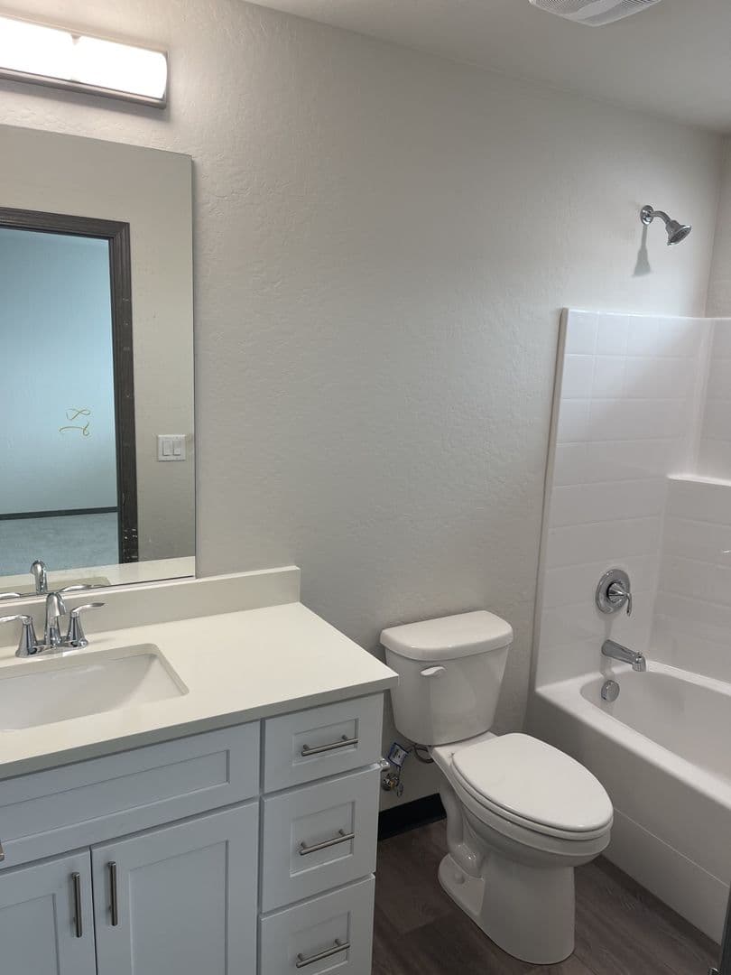 Deer Park Apartment: 21 E. H Street; D-1