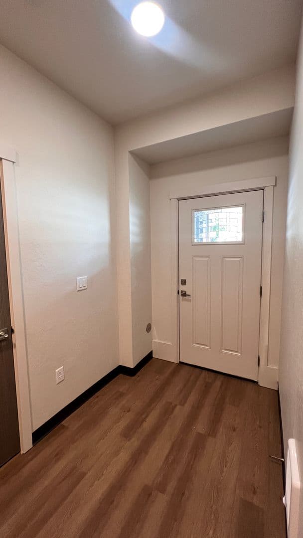 Deer Park Apartment: 21 E. H Street, Bldg C