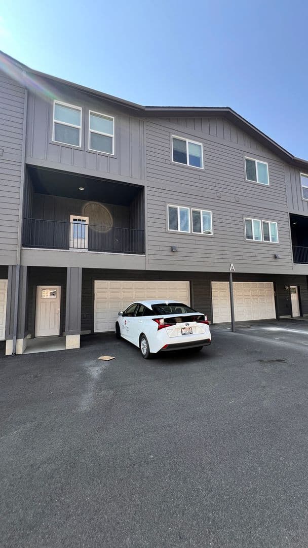 Deer Park Apartment: 21 E. H Street, Bldg C