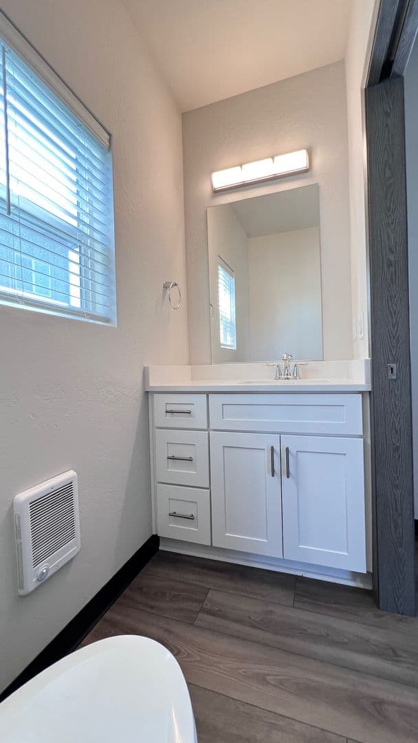 Deer Park Apartment: 21 E. H Street, Bldg C