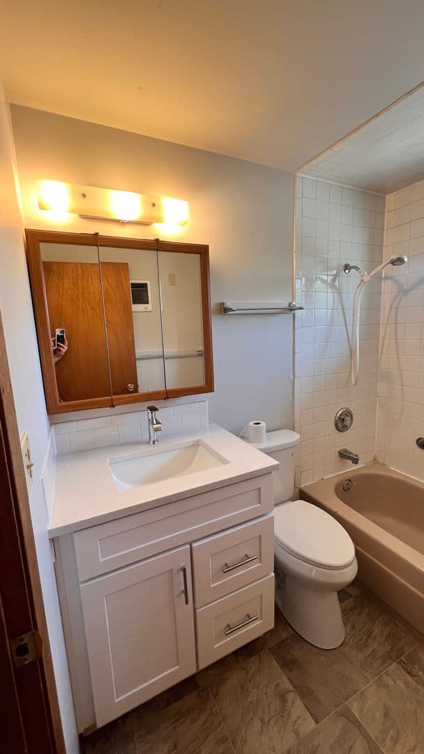 Medical Lake Apartment: 423 E. Lake St.