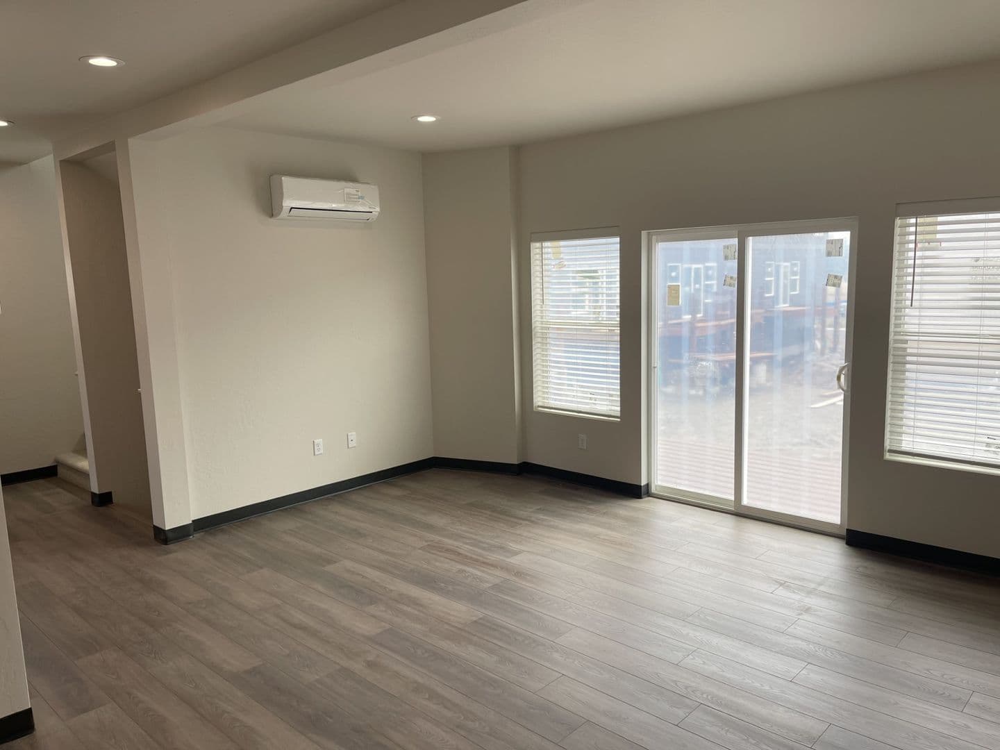 Deer Park Apartment: 21 E. H Street; D-1