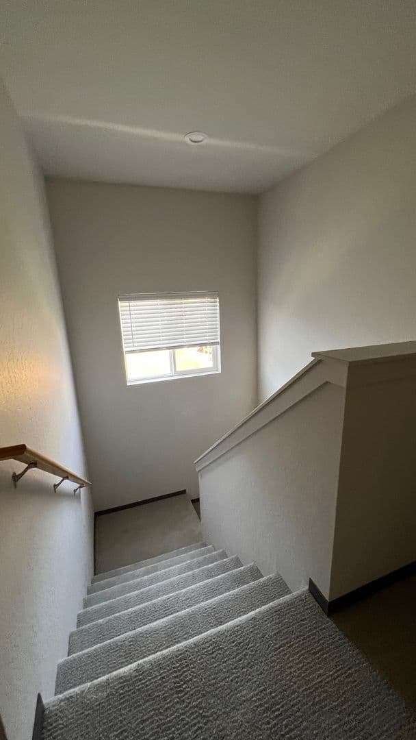 Deer Park Apartment: 21 E. H Street - B