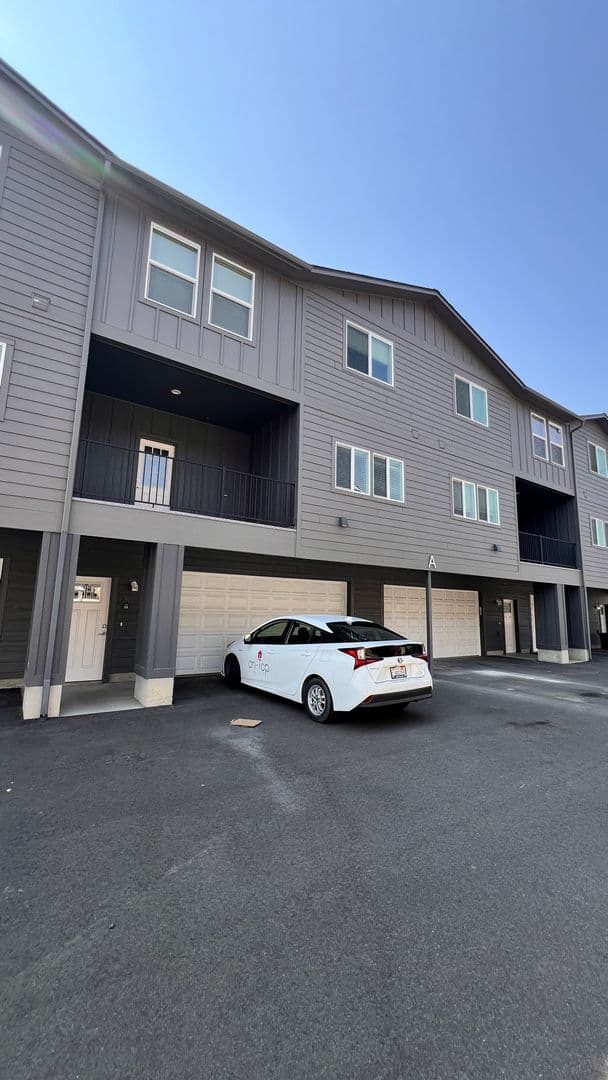 Deer Park Townhome: 21 E. H Street - A