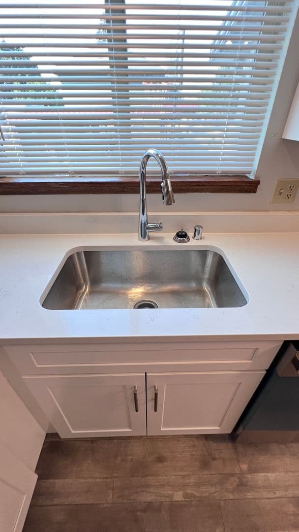 Medical Lake Apartment: 423 E. Lake St.