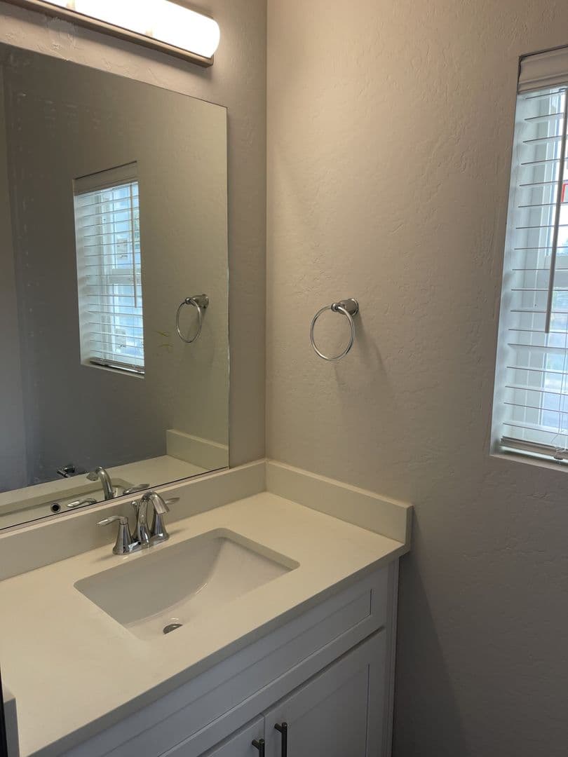 Deer Park Apartment: 21 E. H Street; D-1