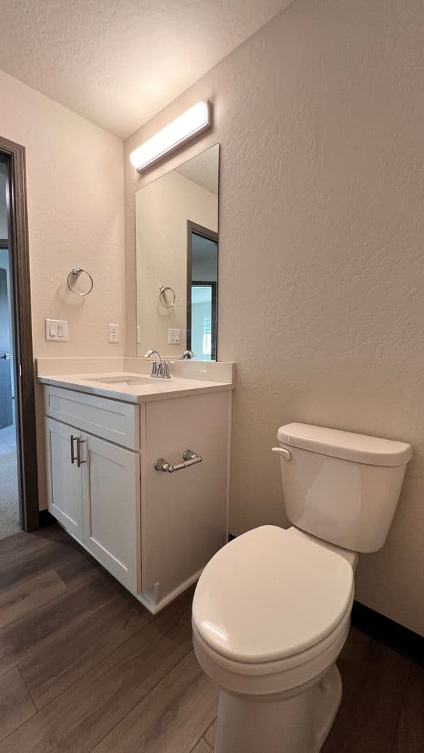 Deer Park Apartment: 21 E. H Street, Bldg C