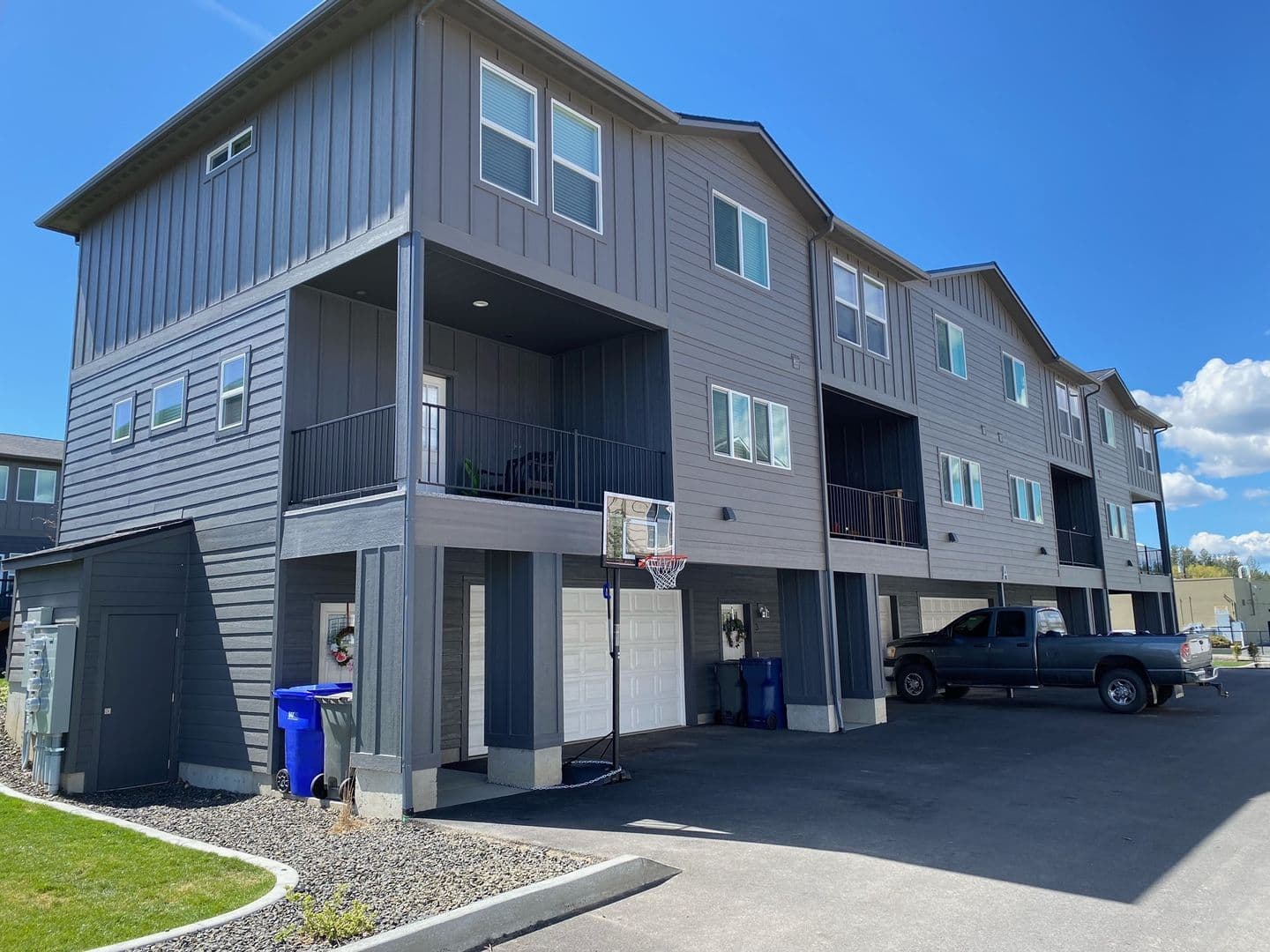 Deer Park Apartment: 21 E. H Street; D-1
