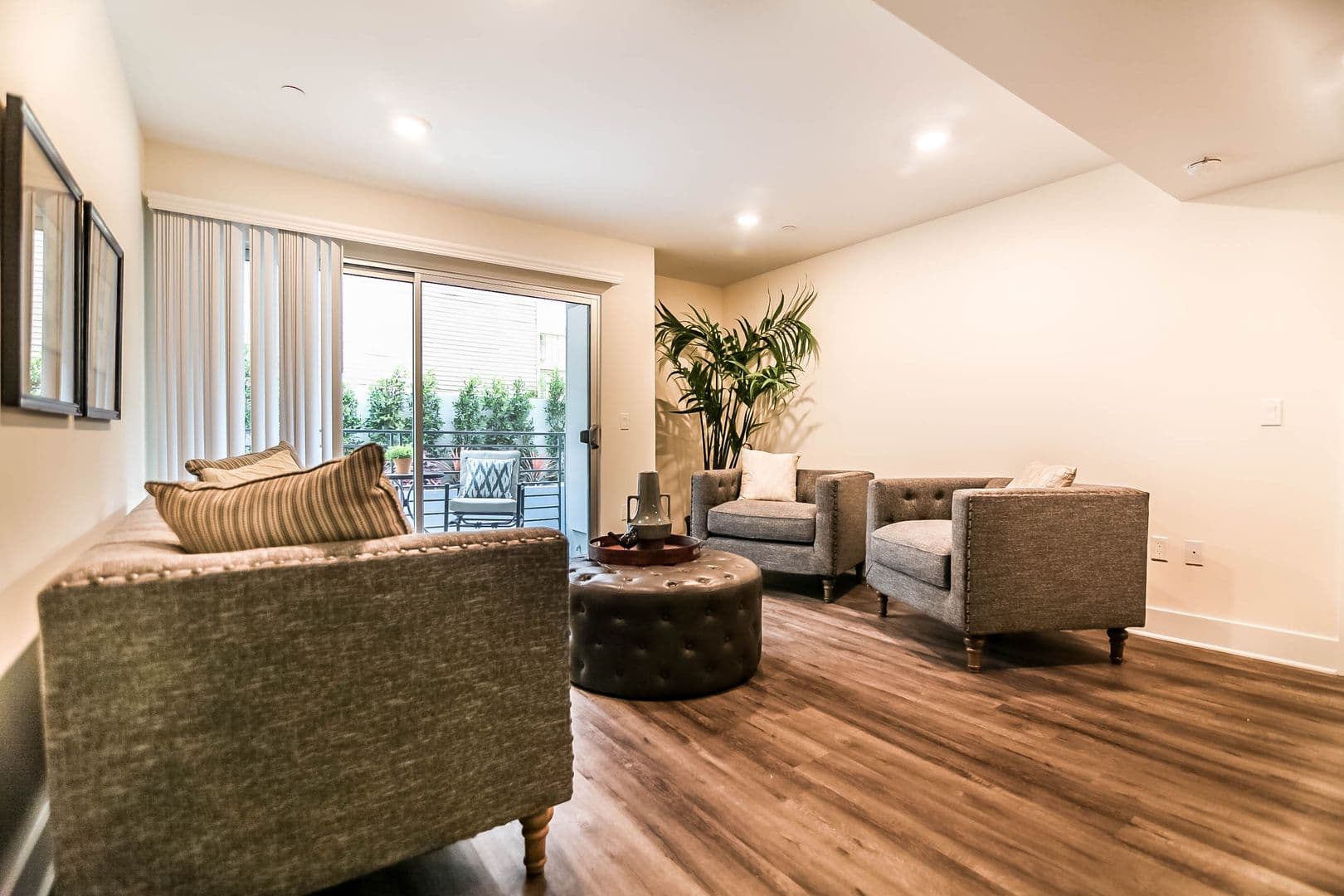 Los Angeles Apartment: 5026 Rosewood Ave